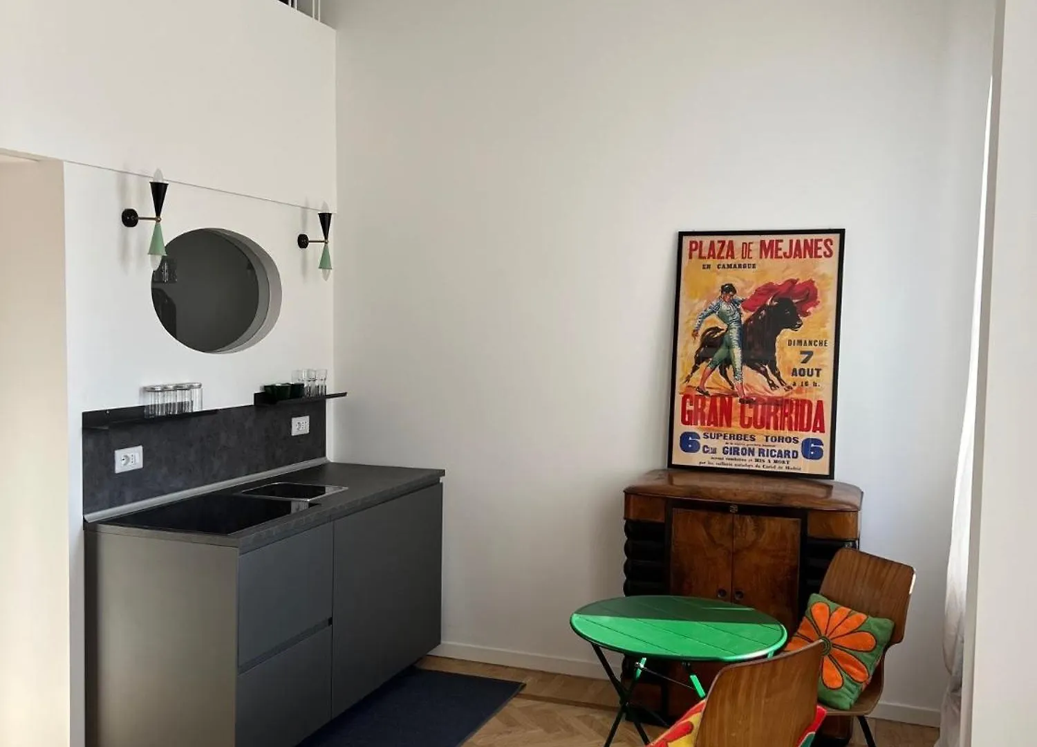 Design Suites In The Heart Of Milan Apartment